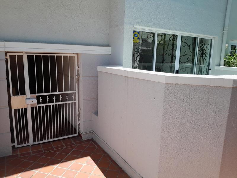 To Let 3 Bedroom Property for Rent in Vredehoek Western Cape